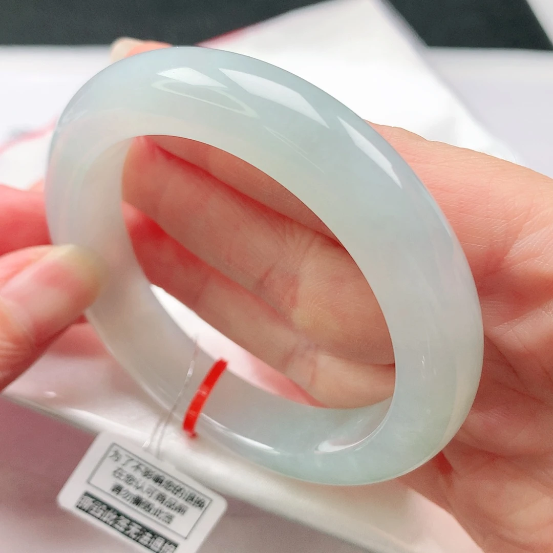 翡翠手镯未镶嵌54圈