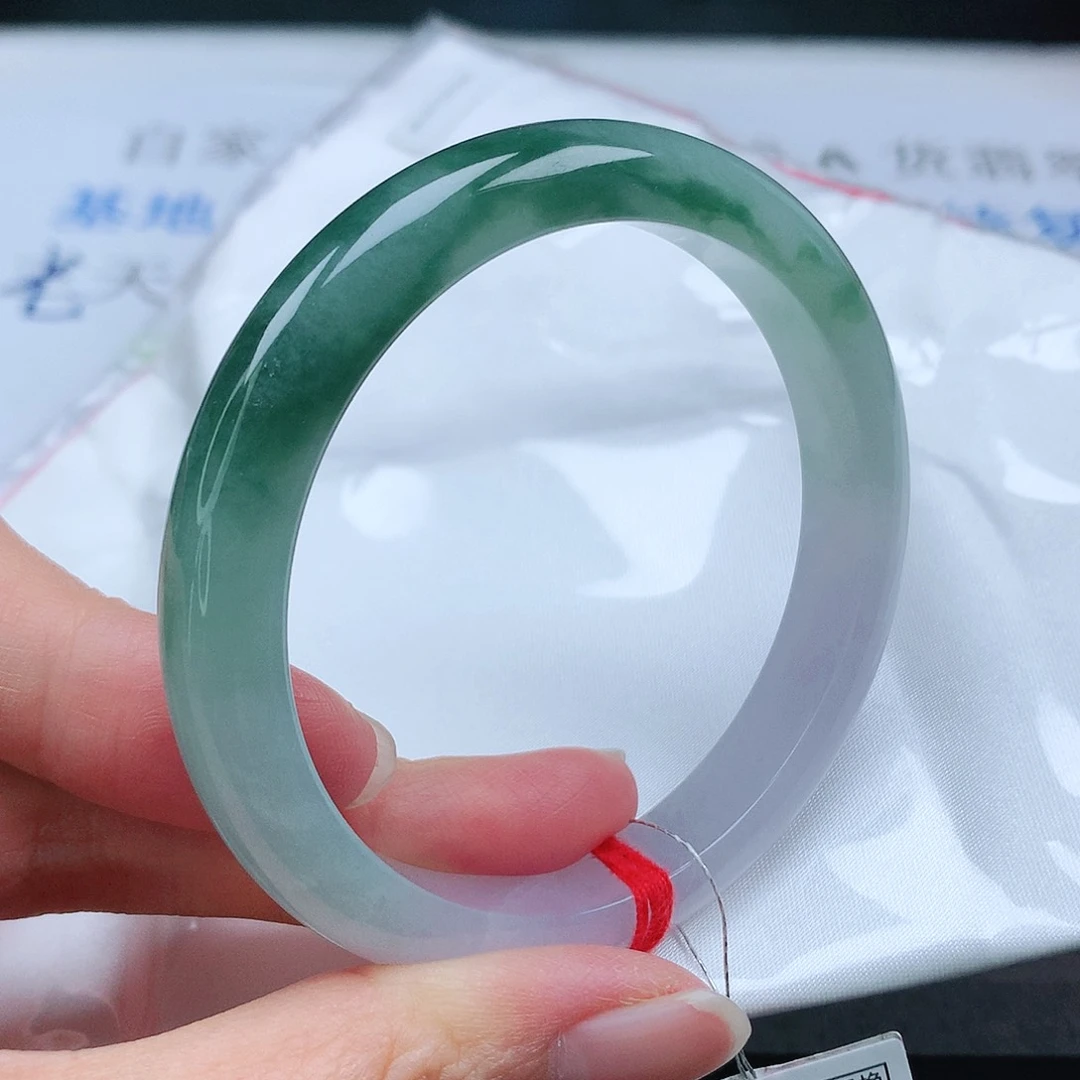 翡翠手镯未镶嵌55圈