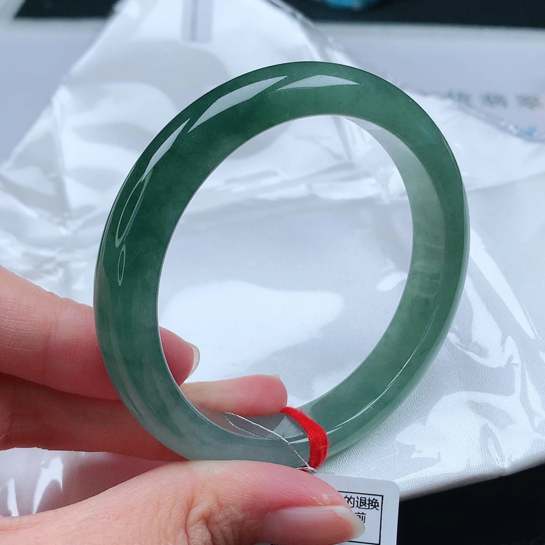 翡翠手镯未镶嵌56圈