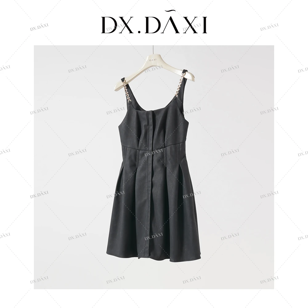 代大喜【新贵千金】赫本风链条气质吊带裙秋季新款修身高级感短裙