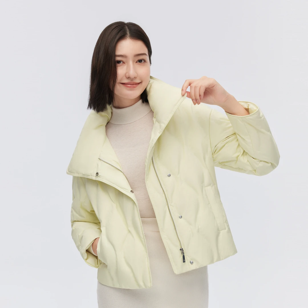 波司登【商场同款】冬季新款女士时尚轻薄休闲保暖短款羽绒服外套