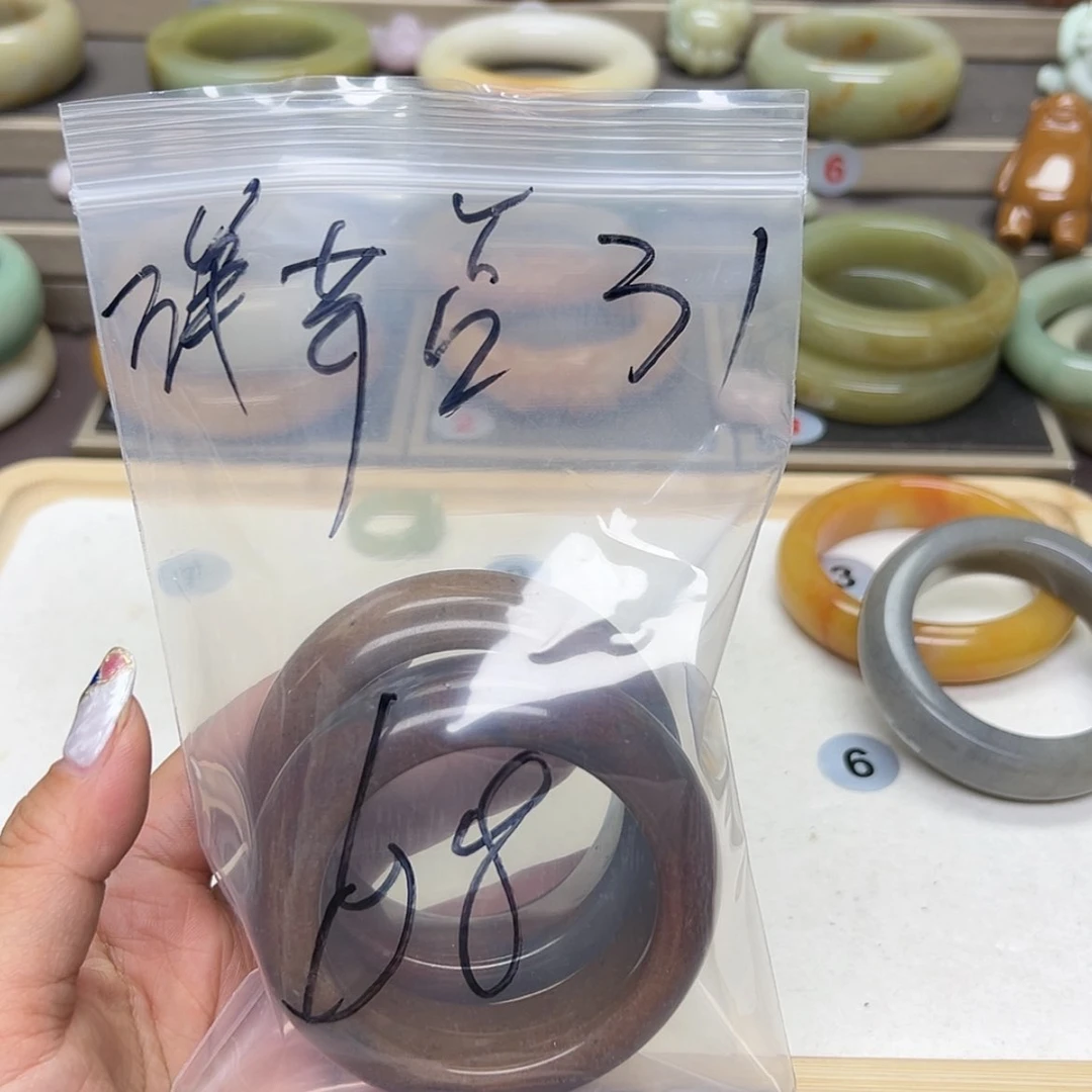 【闪购商品】石英质玉手镯未镶嵌洋*蛋