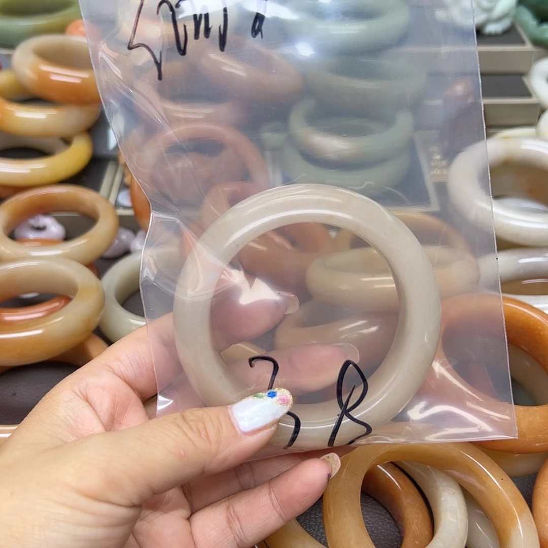 【闪购商品】石英质玉手镯未镶嵌云**袖