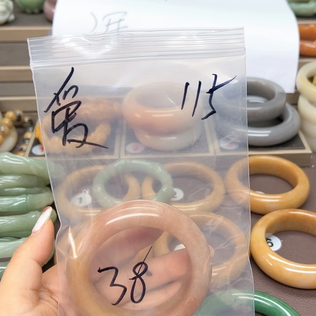 【闪购商品】石英质玉手镯未镶嵌挚*