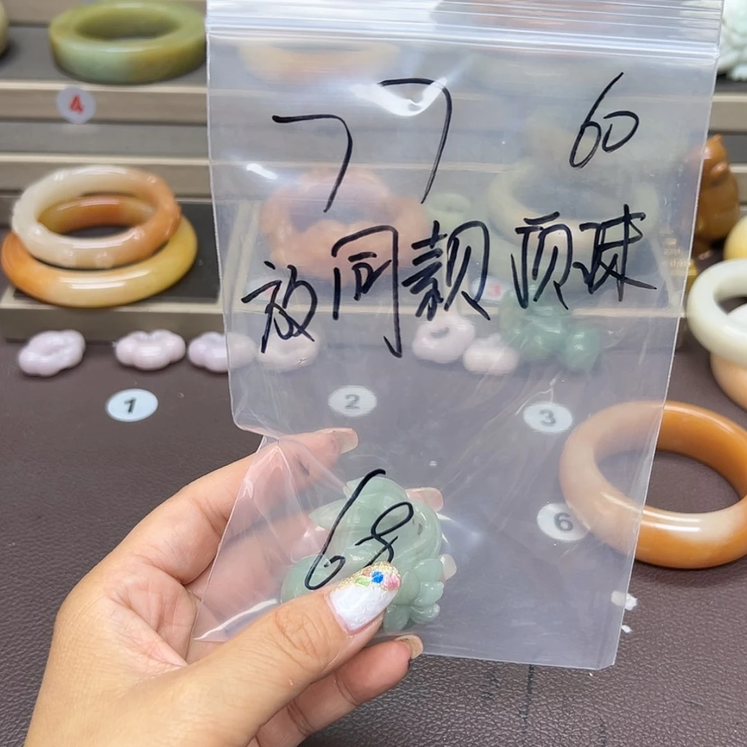 【闪购商品】石英质玉手镯未镶嵌天****7