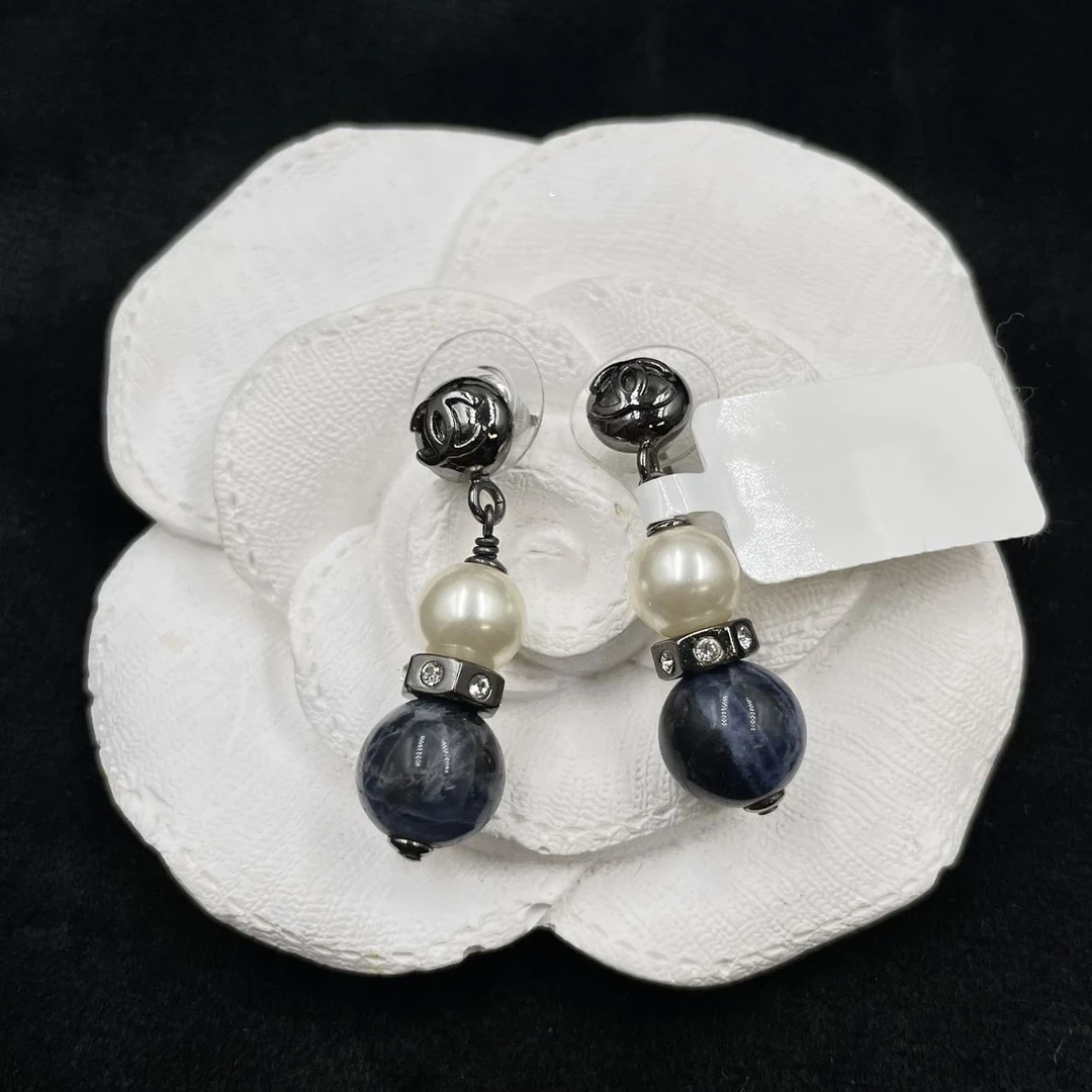 95新 Chanel/香奈儿 香奈儿2色珠珠扫肩耳钉/x05376