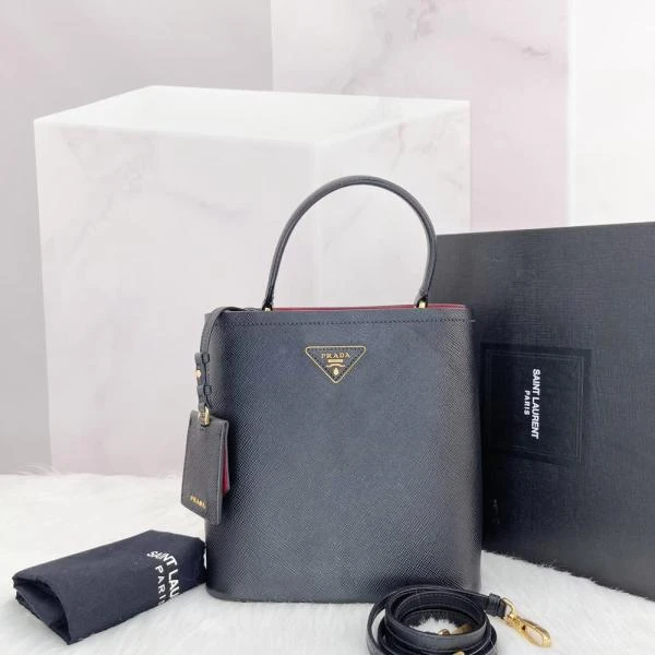 妃鱼/95新/普拉达/Prada/单肩包/市场价28000