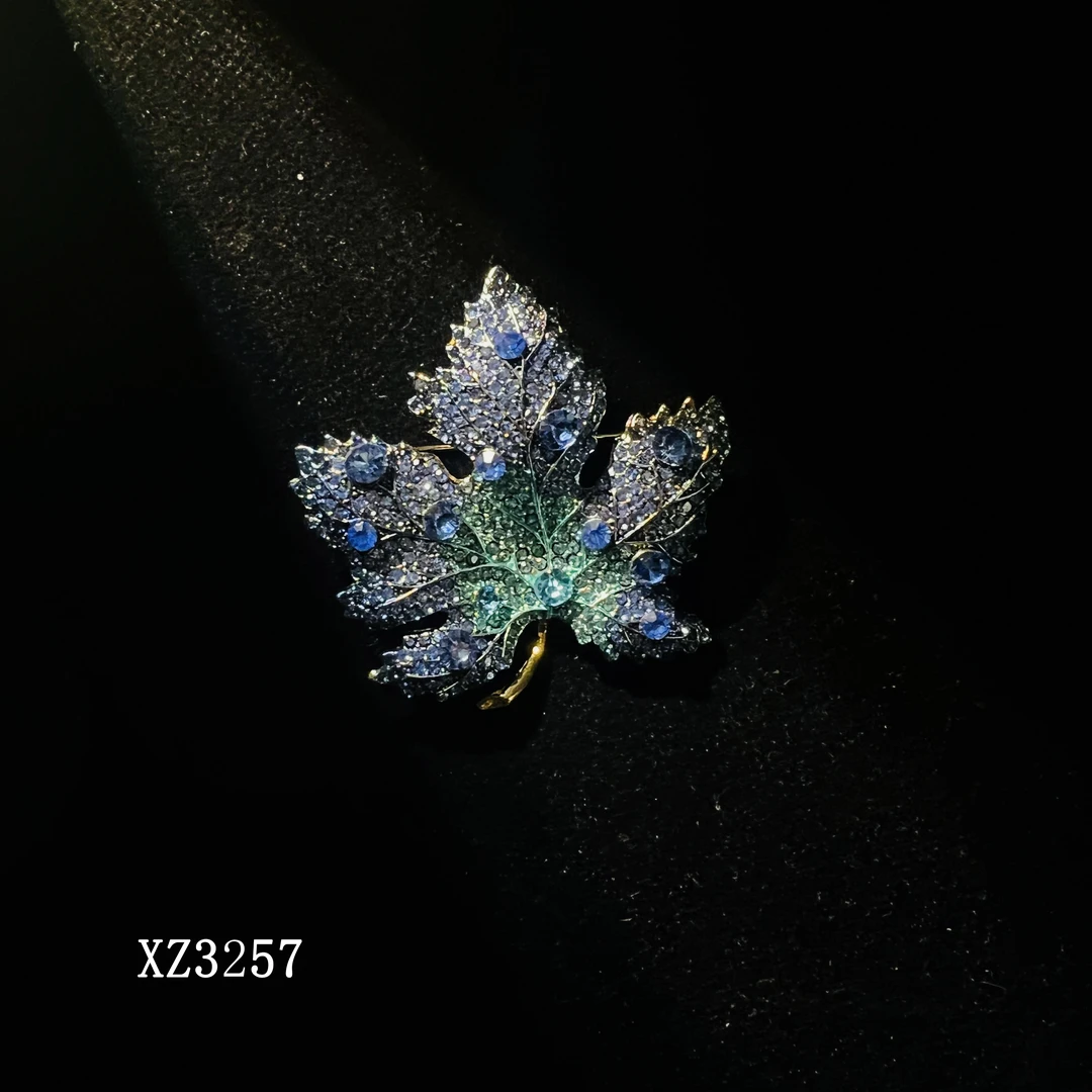 锌合金合成锆石胸针 XZ3257秋枫落叶.蓝 重工满钻大衣轻奢设计师