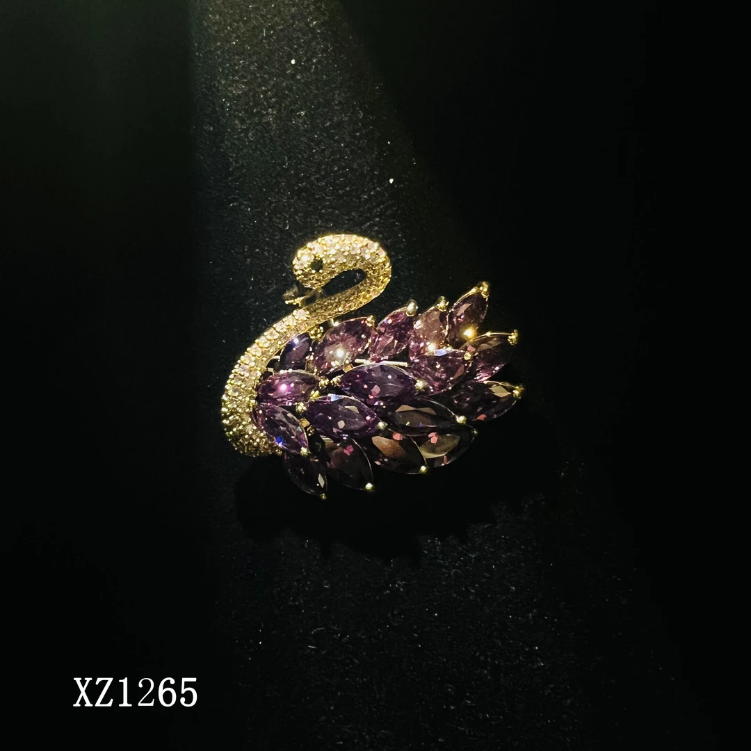 澜瑟 铜合金合成锆石胸针 xz1265耀世·锆石紫天鹅 胸针高档时尚