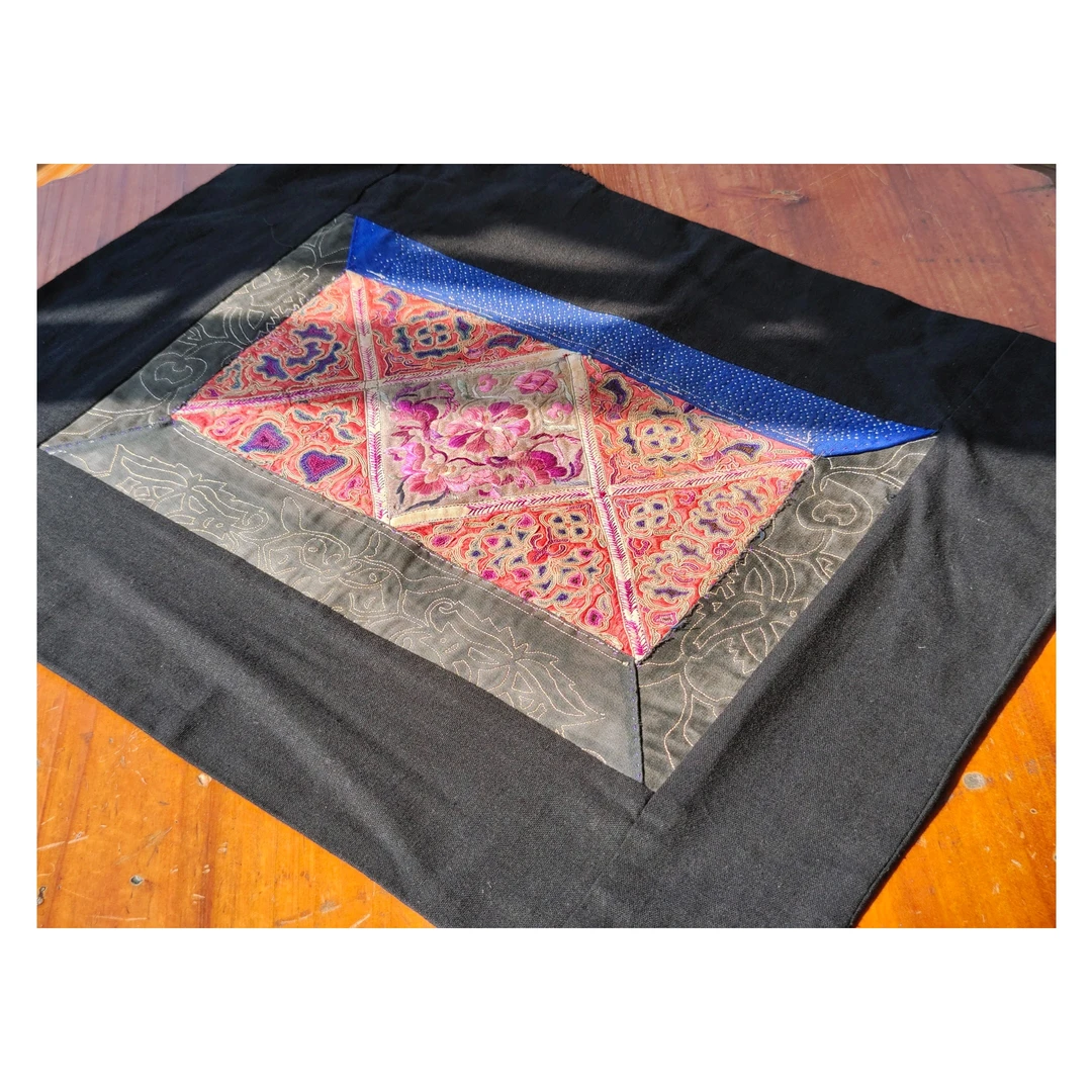 苗族全手工刺绣，精品打籽绣➕平绣，年龄100年左右，收藏相框