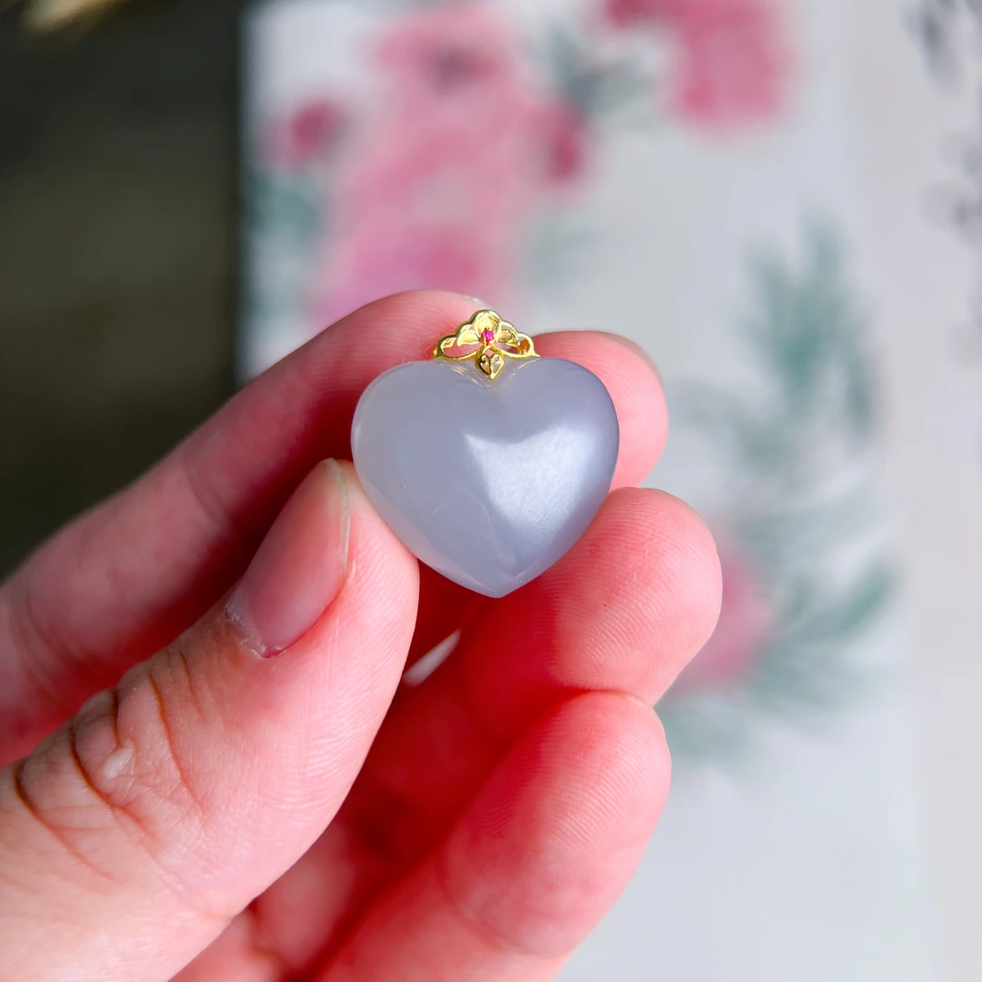 18K金镶嵌正宗正版和田玉青海冰烟紫上等玉石吊坠挂坠爱心心形