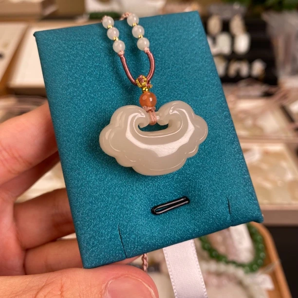 33mm中号上等正版正宗新疆和田玉青海藕粉平安如意锁挂坠吊坠