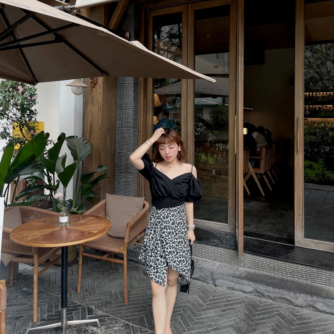 1081 小个子气质设计感豹纹不规则半身裙夏