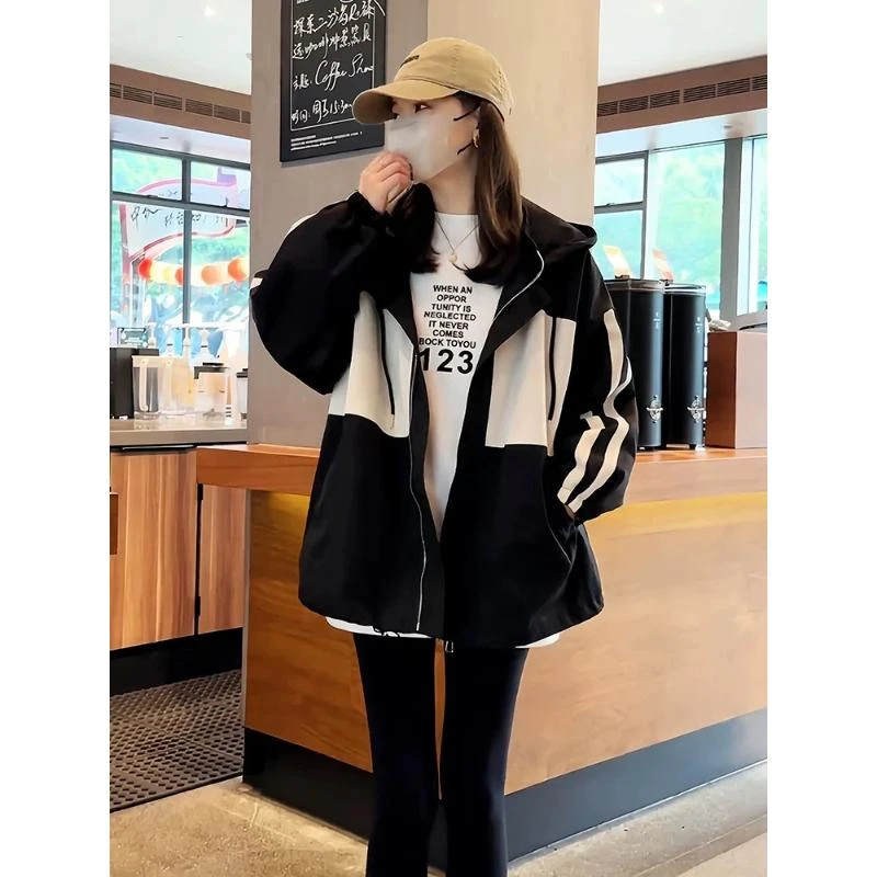 美美推荐 2389132 爆款连帽后背字母冲锋衣羽绒服