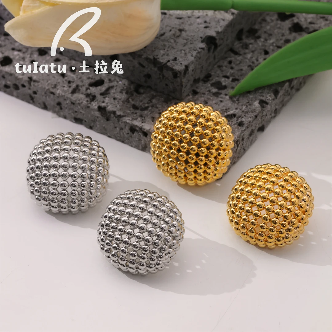 铜合金耳饰 时尚简约博主镂空圆形耳钉女ins小众设计耳饰豆豆同款