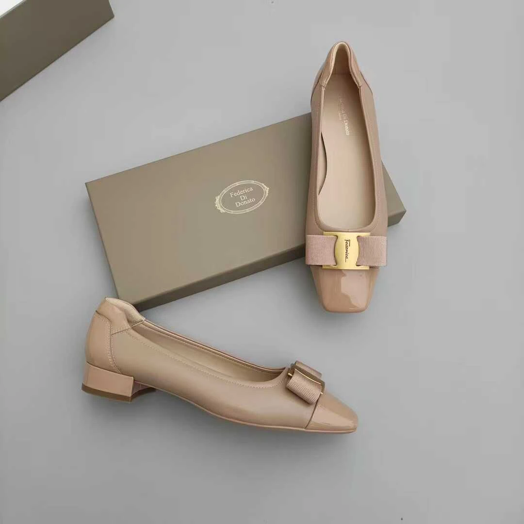 巴黎 潮奢撤柜女士蝴蝶结金属搭扣羊胎皮3CM粗跟单鞋平底鞋女鞋