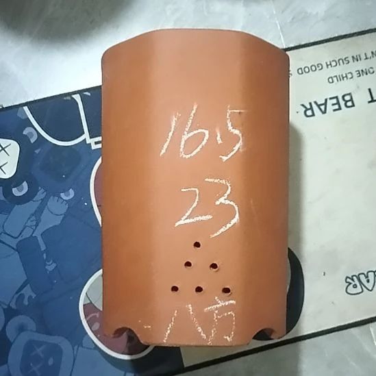 紫砂20CM（含）-50CM（不含）红泥八方一个微瑕