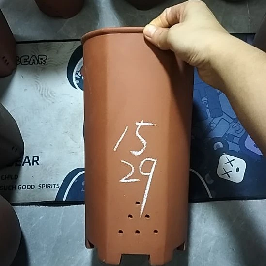 紫砂20CM（含）-50CM（不含）红泥高六方带口沿一个微瑕