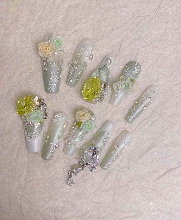 奶绿玫瑰～原创亲自做单哦！原创大大@是松子呀！（薯）手工穿戴甲