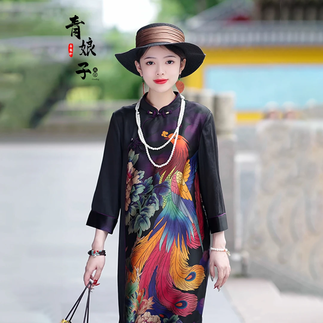 青娘子香云纱〔彩鸾〕重缎定位印花中式改良版立领女士长旗袍-40466