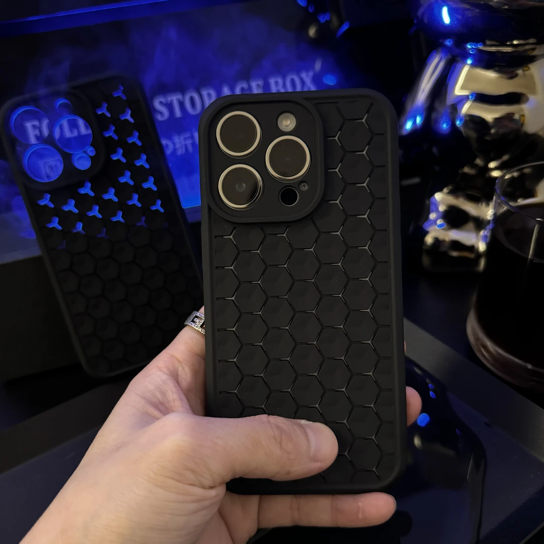 KEWU新款蜂窝散热适用iPhone15/16苹果13手机壳14promax全包12软