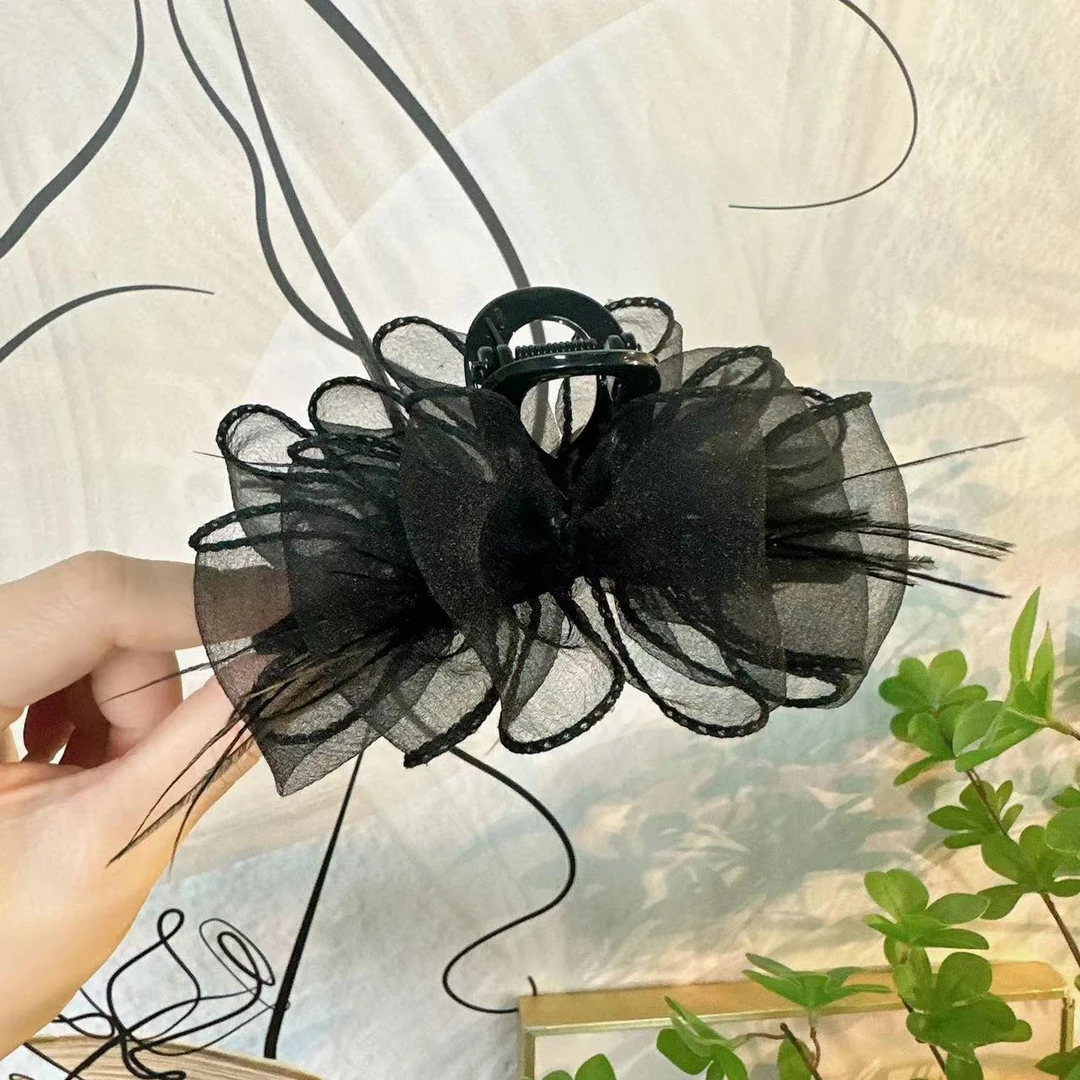 新款2024夏季羽毛泡泡抓夹女头饰高级感鲨鱼夹发饰后脑勺盘发夹子