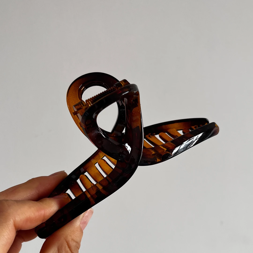 树脂11-13厘米抓夹厚发量可以全抓 极简（产品无完美）