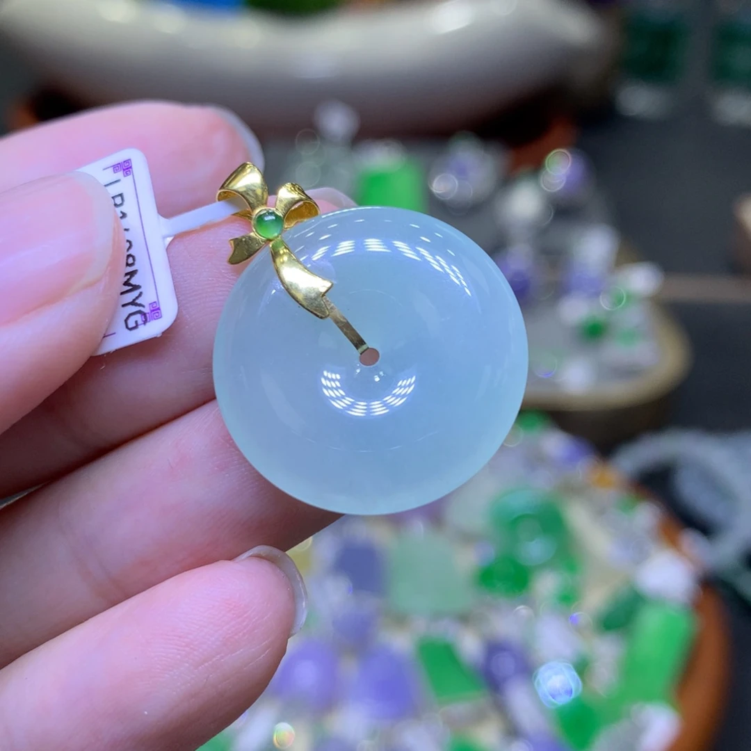 【闪购商品】翡翠颈饰18K金镶嵌翡翠吊坠项链