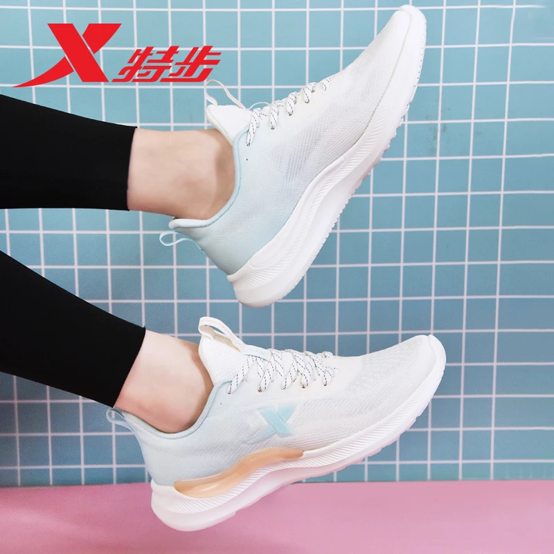 特步女鞋行云跑鞋24夏季新款轻便跑步鞋女款软底透气网面运动鞋子
