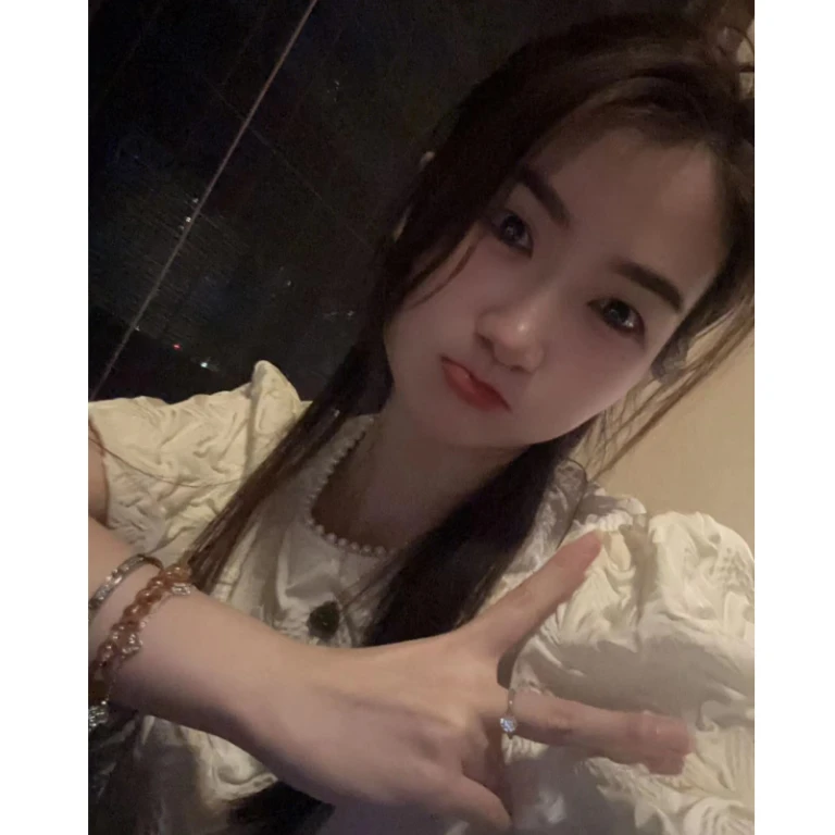 P543W    钉珠镶边两口袋波浪泡泡袖小香风连衣裙（卡码拍大）