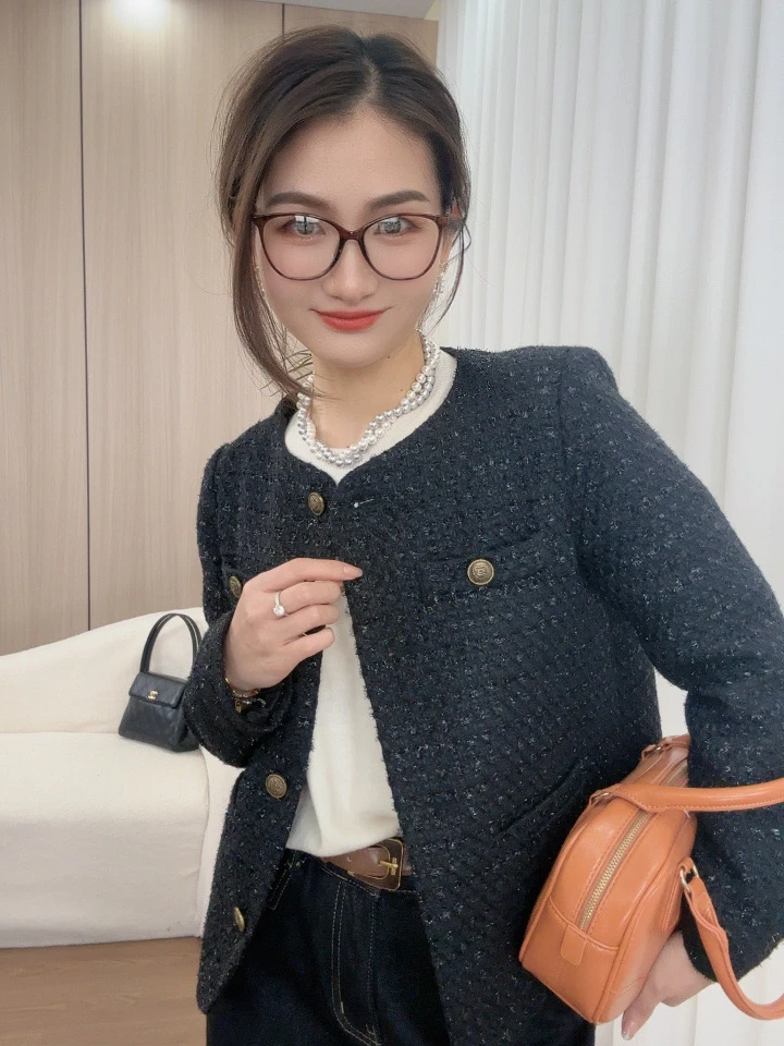 A038T  含垫肩领里金丝镶边细闪气质小香风羽绒服外套（卡码拍大）