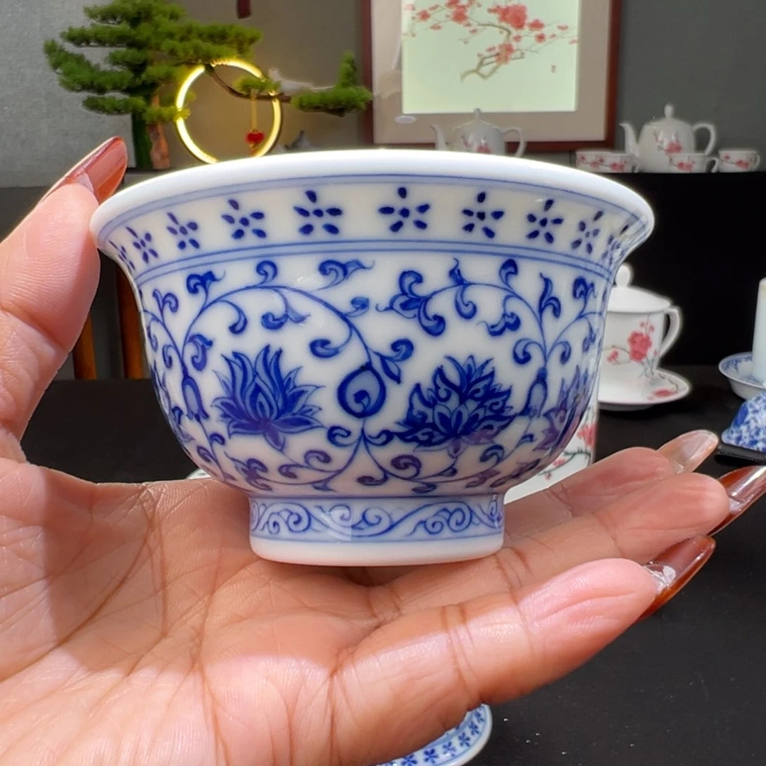 柴窑滑石子缠枝莲压手杯