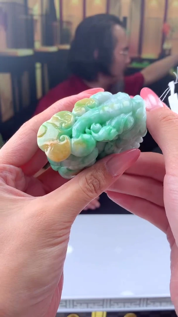 【闪购商品】定制翡翠未镶嵌挂件多样性发货(拍一发一)