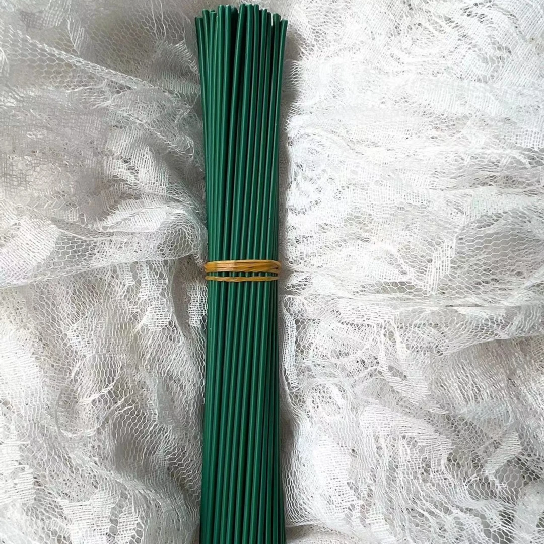 18号胶包绿铁丝，剪好15厘米长，冬青果专用