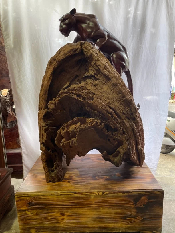 阴沉木豹子雕刻摆件