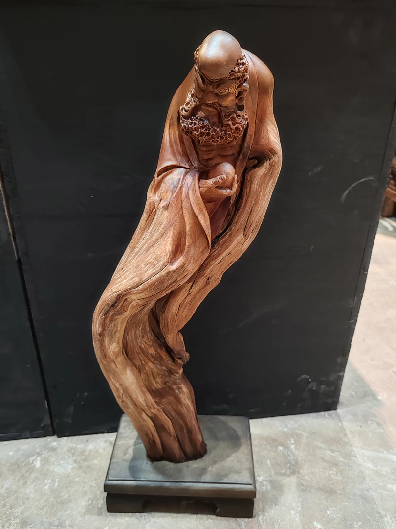 崖柏人物雕刻摆件