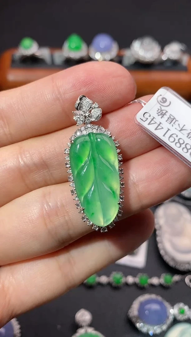 【闪购商品】翡翠吊坠(不含链)18K金镶嵌吊坠