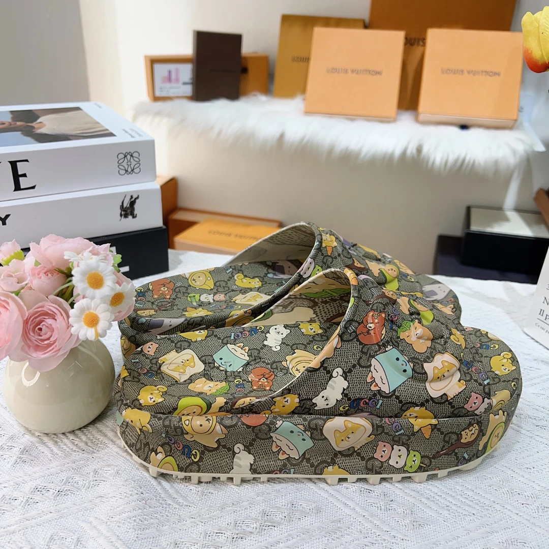 95新 GUCCI/古驰 古驰老花拖鞋39码 cj1192