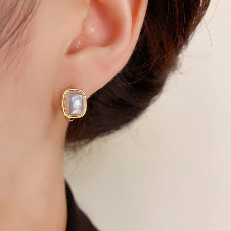 黄铜陶瓷耳饰 网红爆款法式轻奢时尚高级感小巧珍珠耳扣简约气质