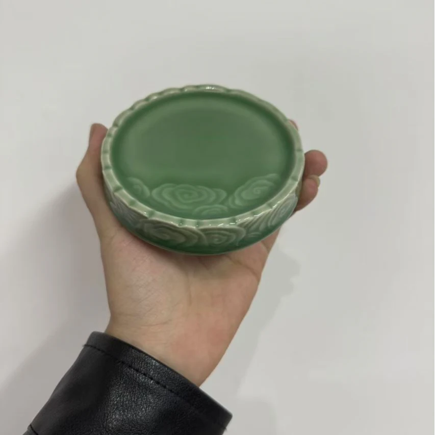 青瓷梅子青手工祥云刻绘盖置/杯垫/微微瑕（基本看不到瑕）