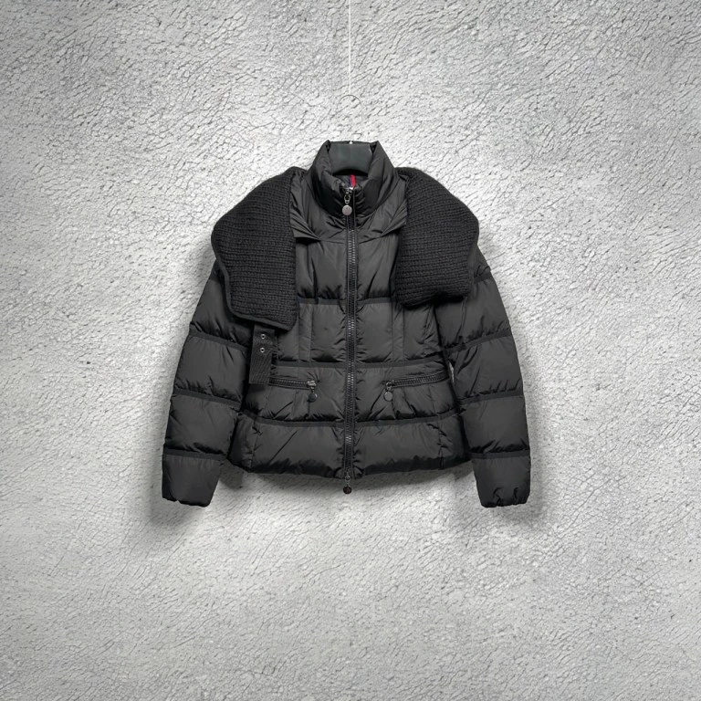 95新 Moncler 蒙口/盟可睐 黑色针织领拼接羽绒服外套