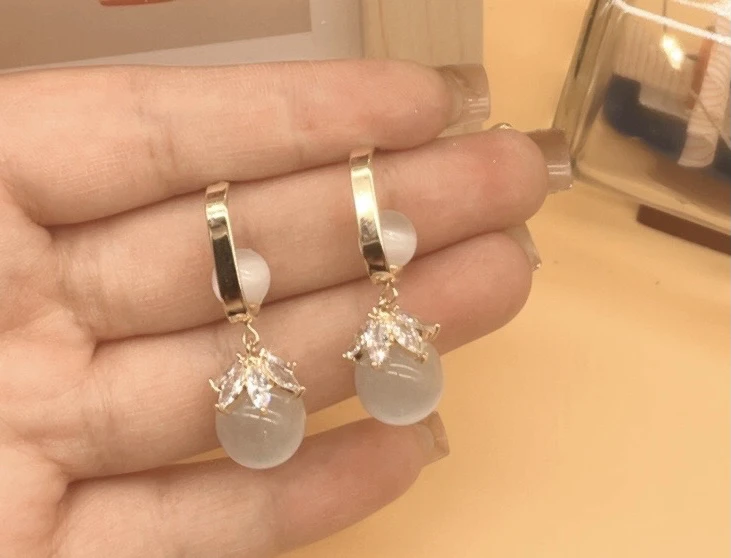 铜合金合成锆石耳饰 经典简约百搭耳饰小众精致喵喵石吊坠057