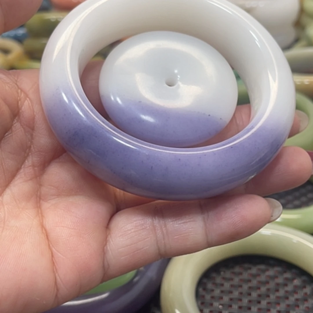 【闪购商品】石英质玉手镯未镶嵌过*