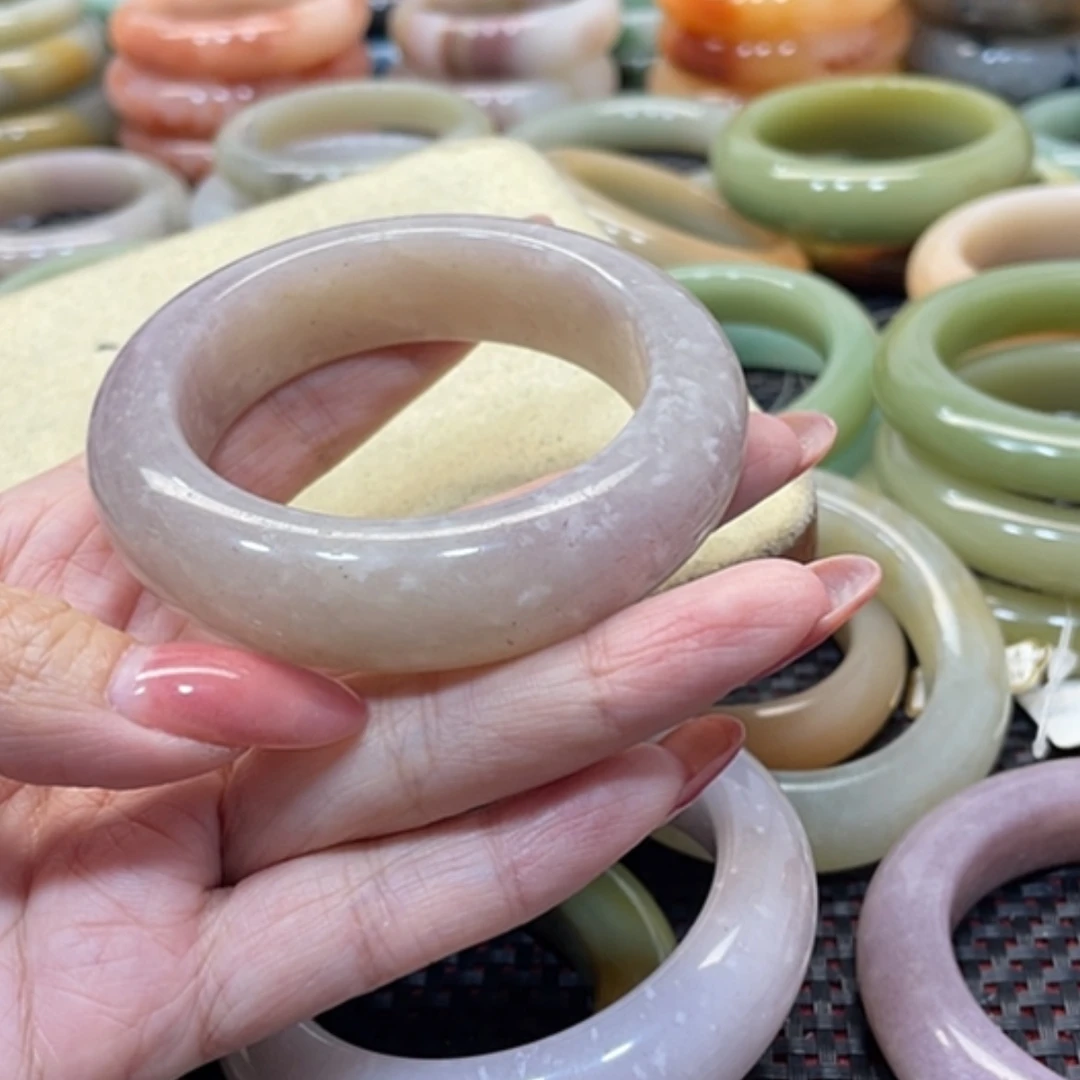 【闪购商品】石英质玉手镯未镶嵌众**窗