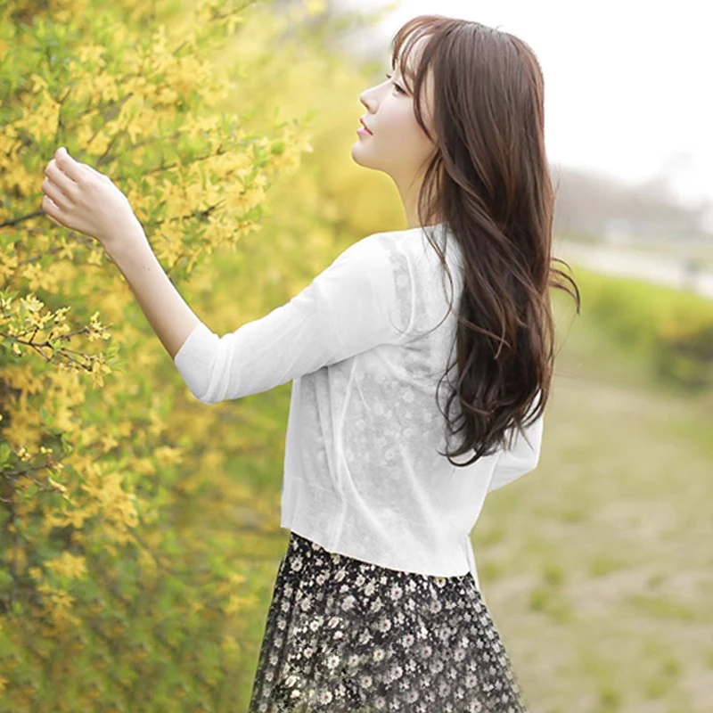 冰丝针织衫开衫女薄款夏季2025新款百搭白色防晒披肩外搭短款外套