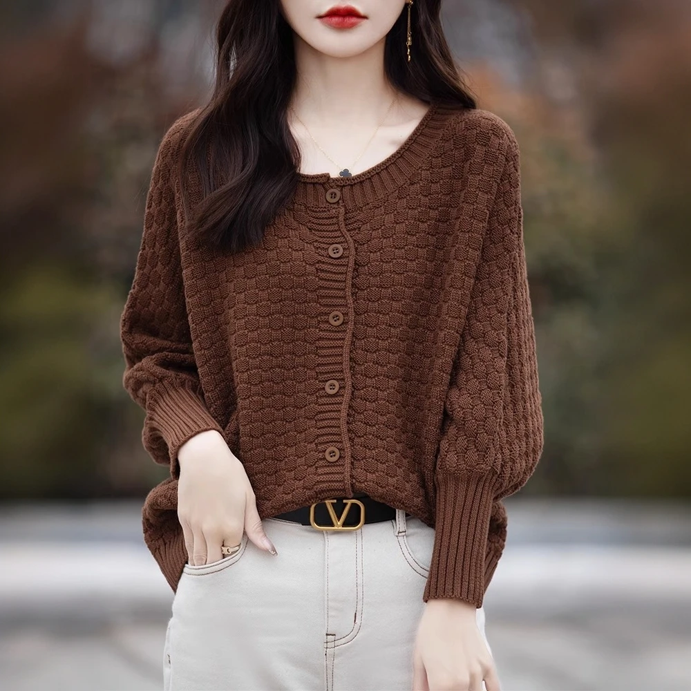 2025秋冬季蝙蝠衫新款女针织衫短款毛衣慵懒风设计感中老开衫上衣