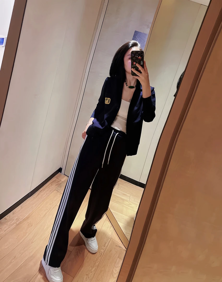 【哝哝服饰】2024早秋新款口袋设计黄色小标开衫短外套202-01592015