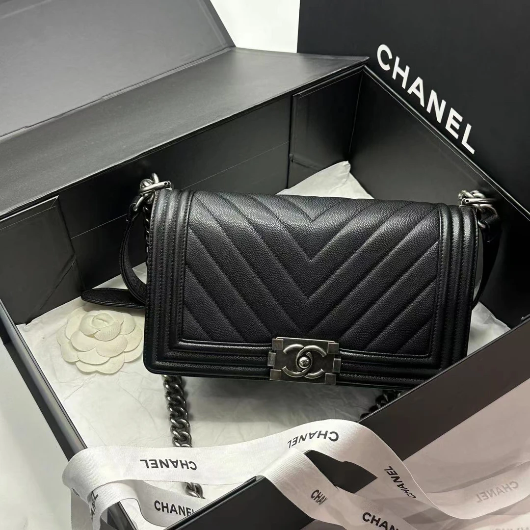 95新 Chanel/香奈儿 艾瑟尔奢品/黑银v纹中号鱼子酱leboy/4847