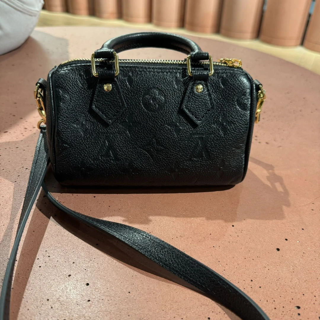 全新未使用 LouisVuitton/路易威登    LV 黑色 nano speedy