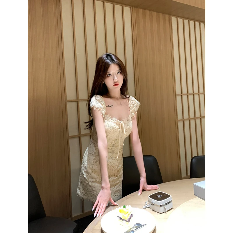 小个子纯欲风甜辣妹蕾丝连衣裙女夏季方领茶歇法式高级感气质短裙
